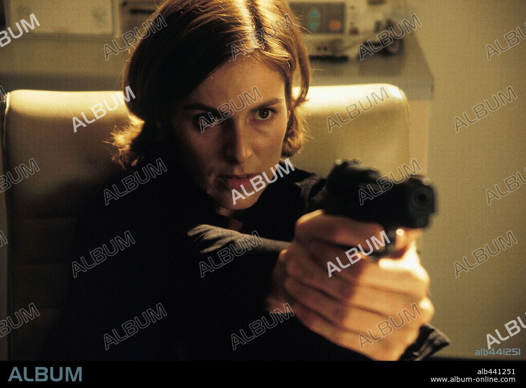 MONICA LOPEZ in INTACT, 2001 (INTACTO), directed by JUAN CARLOS FRESNADILLO. Copyright SOGECINE.