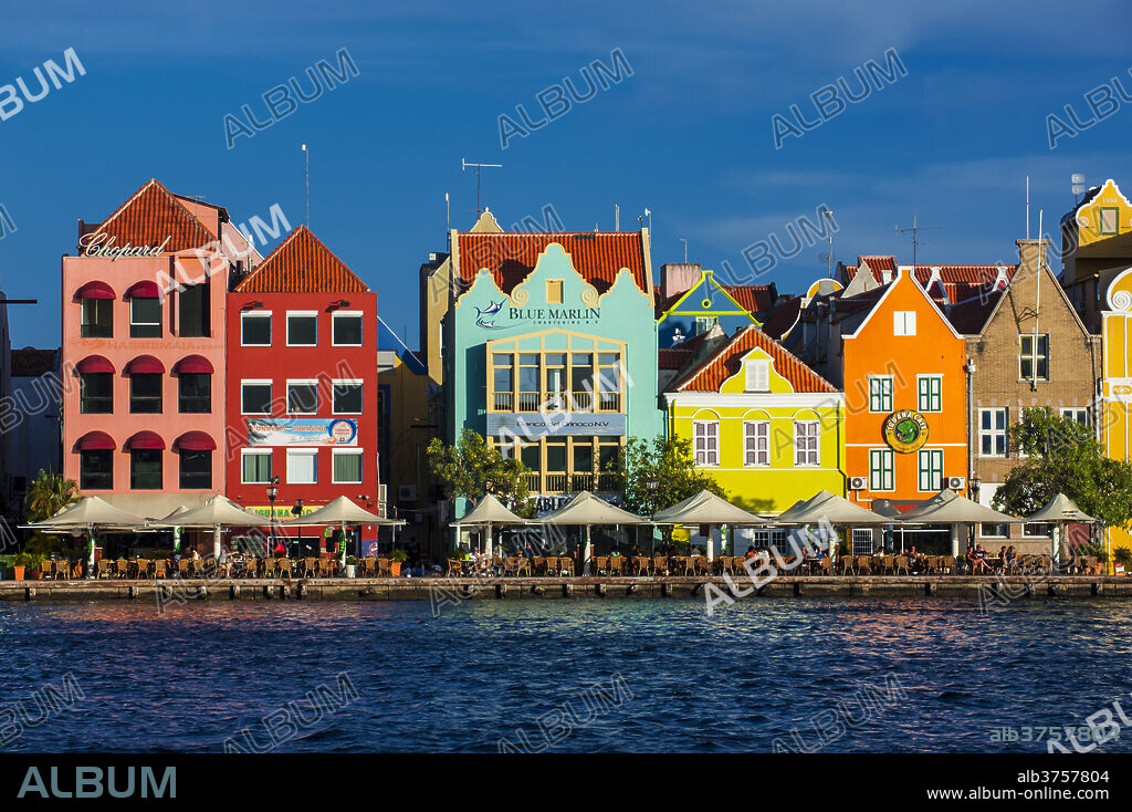 The dutch houses at the Sint Annabaai in Willemstad, UNESCO World Heritage Site, Curacao, ABC Islands, Netherlands Antilles, Caribbean, Central America.