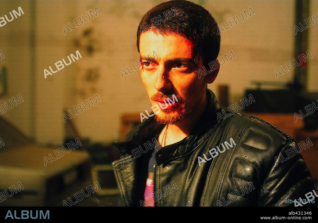 VICTOR CLAVIJO en EL REGALO DE SILVIA, 2003, dirigida por DIONISIO PEREZ GALINDO. Copyright LORELEI PROD/IMVAL MADRID/EL MEDANO/TVG/BAUSAN FILMS.