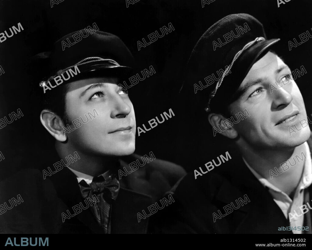 GARY COOPER and GEORGE RAFT in SOULS AT SEA, 1937, directed by HENRY HATHAWAY. Copyright PARAMOUNT PICTURES.