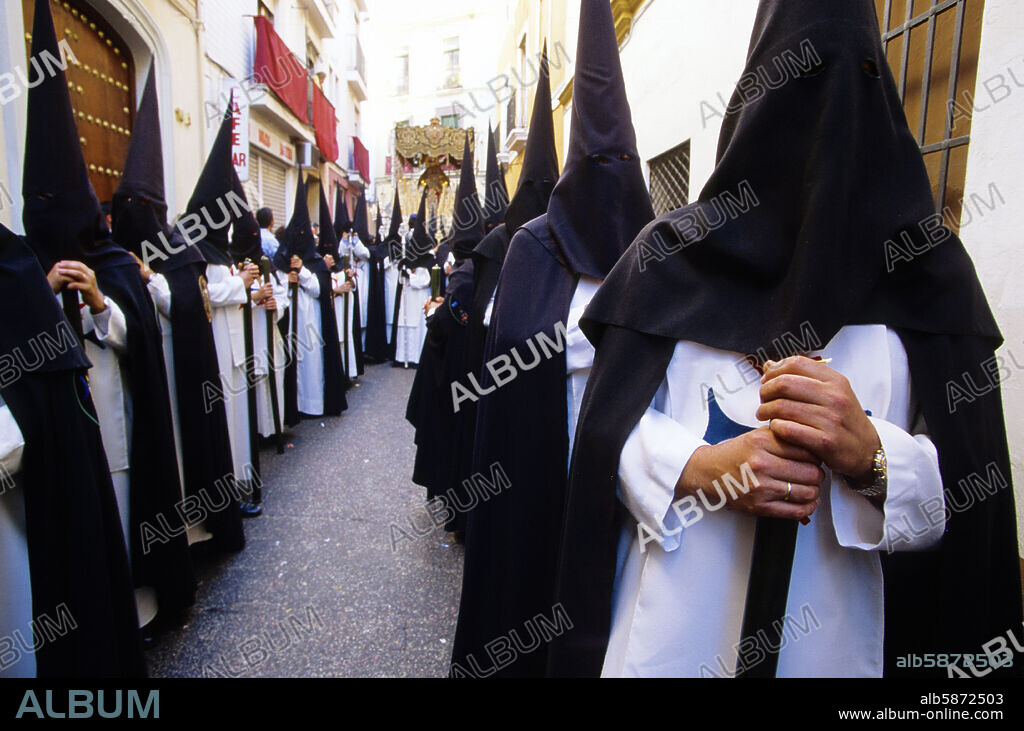 Semana Santa / Holy week (saturday); "La Trinidad" brotherhood procession.