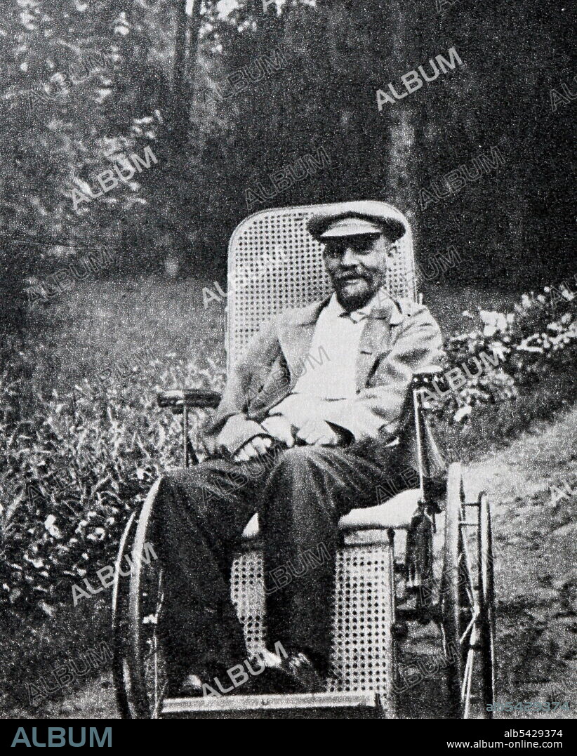 Vladimir Lenin in Gorki. 1923, summer. Photographer - Ulyanova M. I.