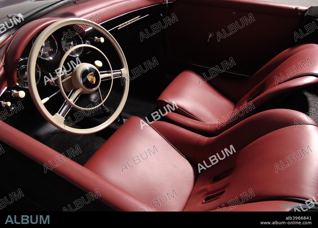 1956 Porsche Spyder - James Dean replica.