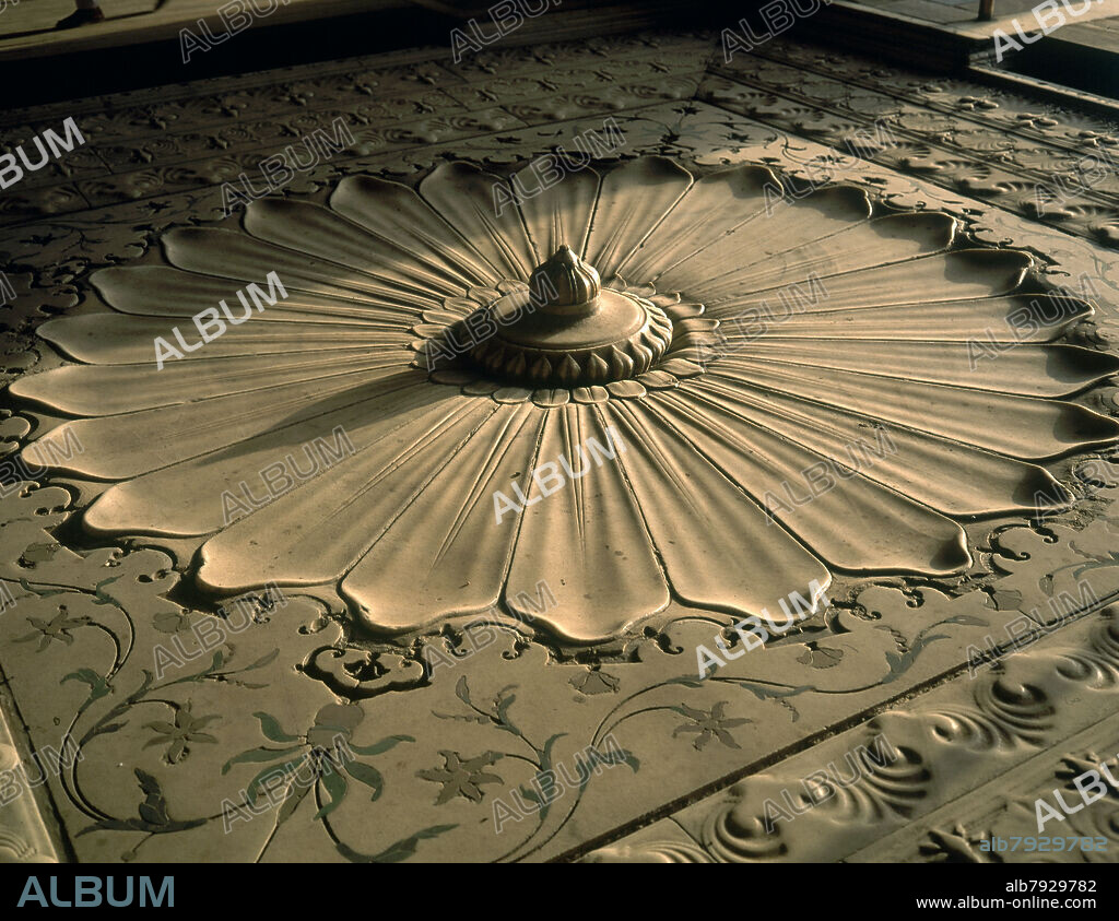 DET FUENTE EN FORMA DE FLOR EN MARMOL-INFLUENC ITALO-FRANCES.