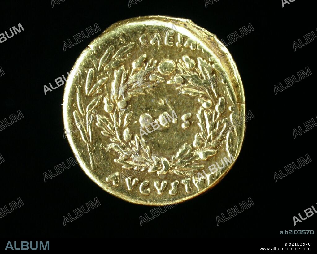 NUMISMATICA. MONEDA IMPERIO ROMANO. DENARIO DE PLATA, DE AUGUSTO. REVERSO. AUGUSTUS DENTRO DE CORONA Y ENTRE DOS RAMITOS DE LAUREL. 18A.C. (DEPOSITO: MUSEO ARQUEOLOGICO NACIONAL).