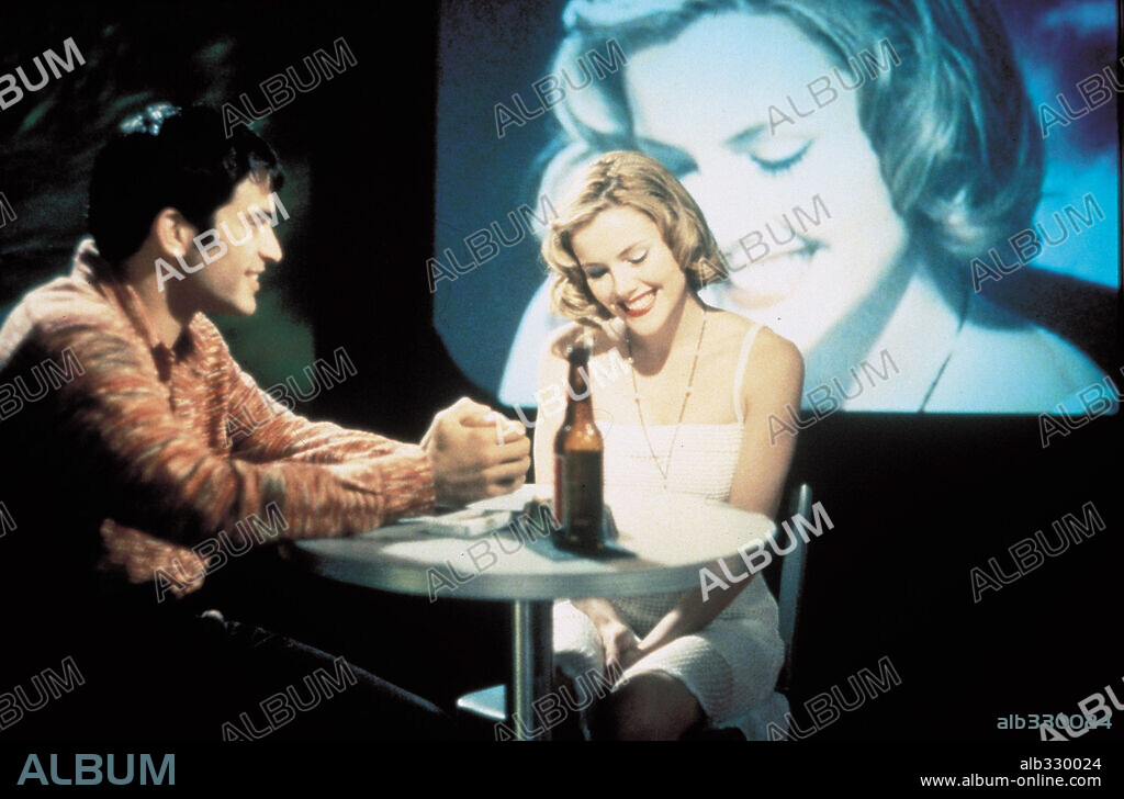 JONATHON SCHAECH and KATHLEEN ROBERTSON in SPLENDOR, 1999, directed by GREGG ARAKI. Copyright SUMMIT ENTERTAINMENT.