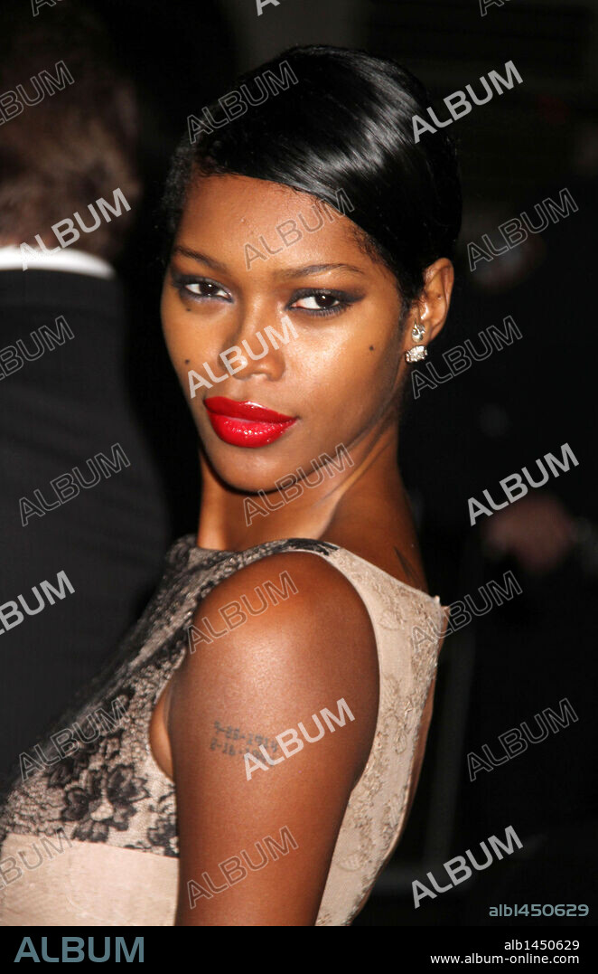 Nov. 16, 2010 - New York, New York, U.S. - Model JESSICA WHITE attends the New York special screening of 'Love and Other Drugs' held at the DGA Theater. 16/11/2010