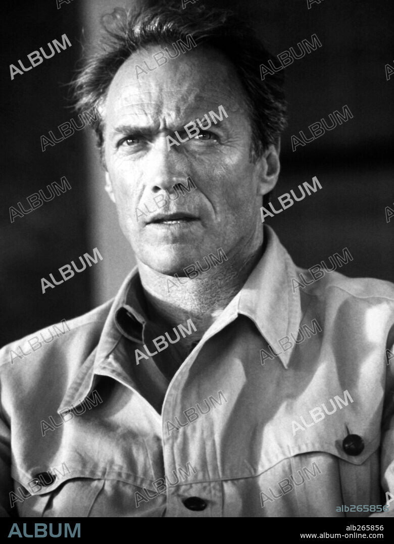 CLINT EASTWOOD en CAZADOR BLANCO, CORAZÓN NEGRO, 1990 (WHITE HUNTER, BLACK HEART), dirigida por CLINT EASTWOOD. Copyright WARNER BROTHERS.