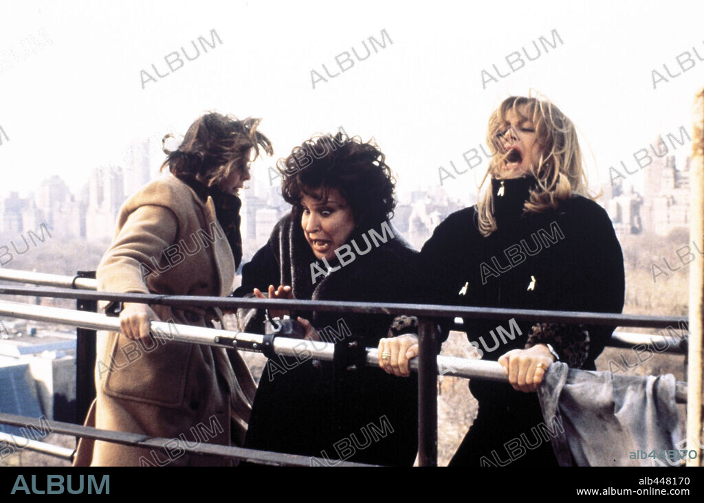 BETTE MIDLER, DIANE KEATON and GOLDIE HAWN in THE FIRST WIVES CLUB, 1996, directed by HUGH WILSON. Copyright PARAMOUNT PICTURES.