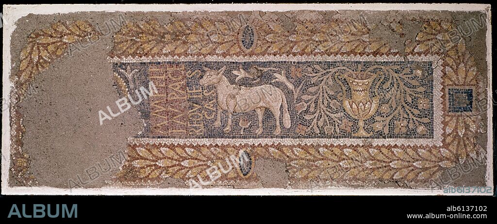 LAUDA SEPULCRAL DE AMPELIO CON LA LEYENDA "AMPELI IN PACE REQUIESTAS" Y LA REPRESENTACION DE UN CORDERO Y UNA COPA - MOSAICO PALEOCRISTIANO.