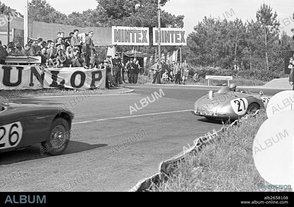 Lance Macklin in an Austin Healey 100S chasing Karl Kling-Andre Simon in Mercedes Benz 300 SLR at Tertre Rouge Corner, Le Mans 12th June 1955.