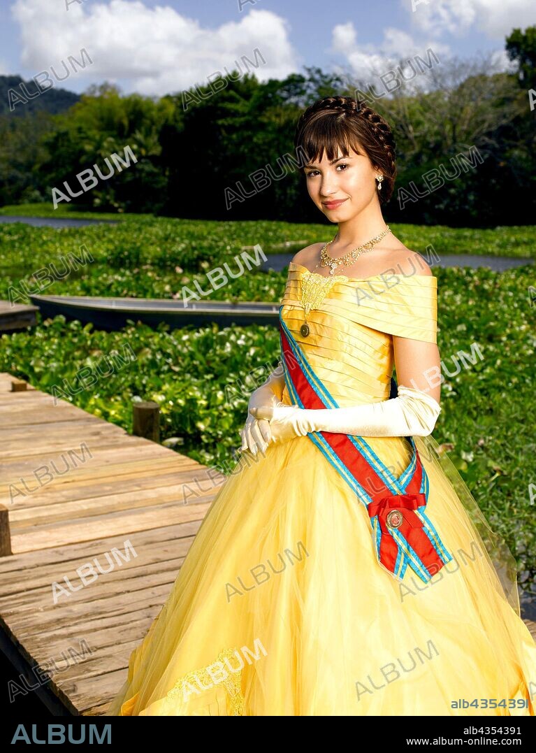 DEMI LOVATO en PROGRAMA DE PROTECCION DE PRINCESAS, 2009 (PRINCESS PROTECTION PROGRAM), dirigida por ALLISON LIDDI-BROWN. Copyright DISNEY CHANNEL.