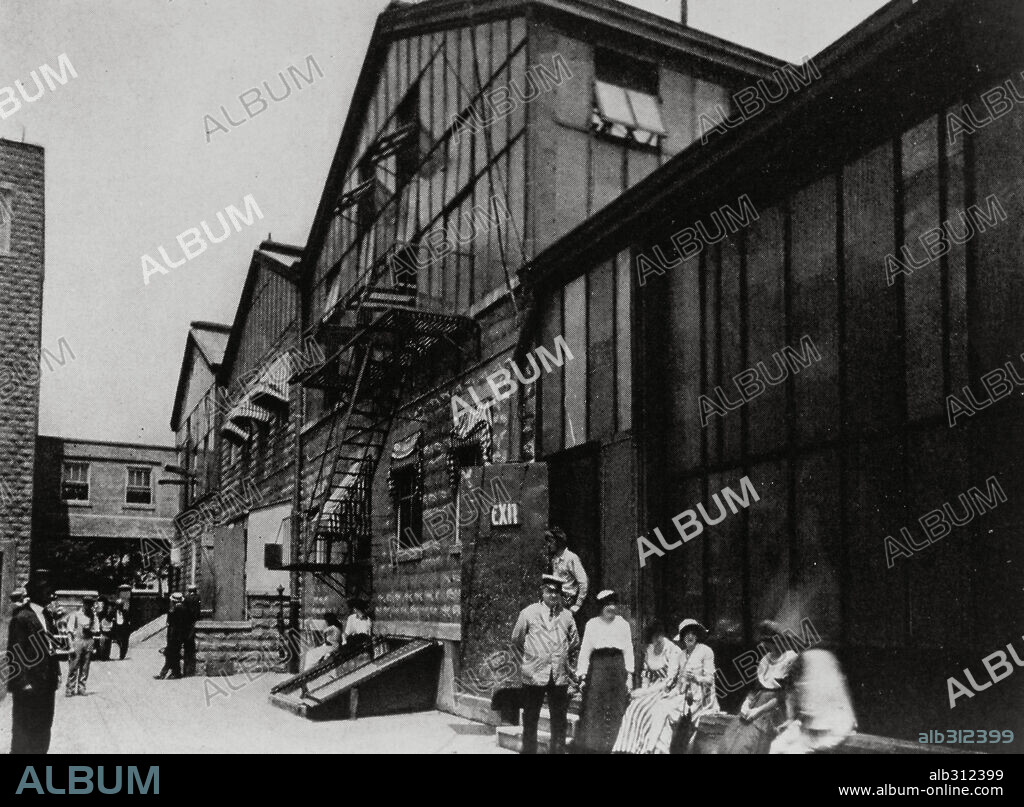 HISTORIA DEL CINE: VITAGRAPH STUDIOS (FILM HISTORY: VITAGRAPH STUDIOS). Los estudios de cine Vitagraph ubicados en el barrio de Brooklyn de Nueva York. Fotografía de 1910.