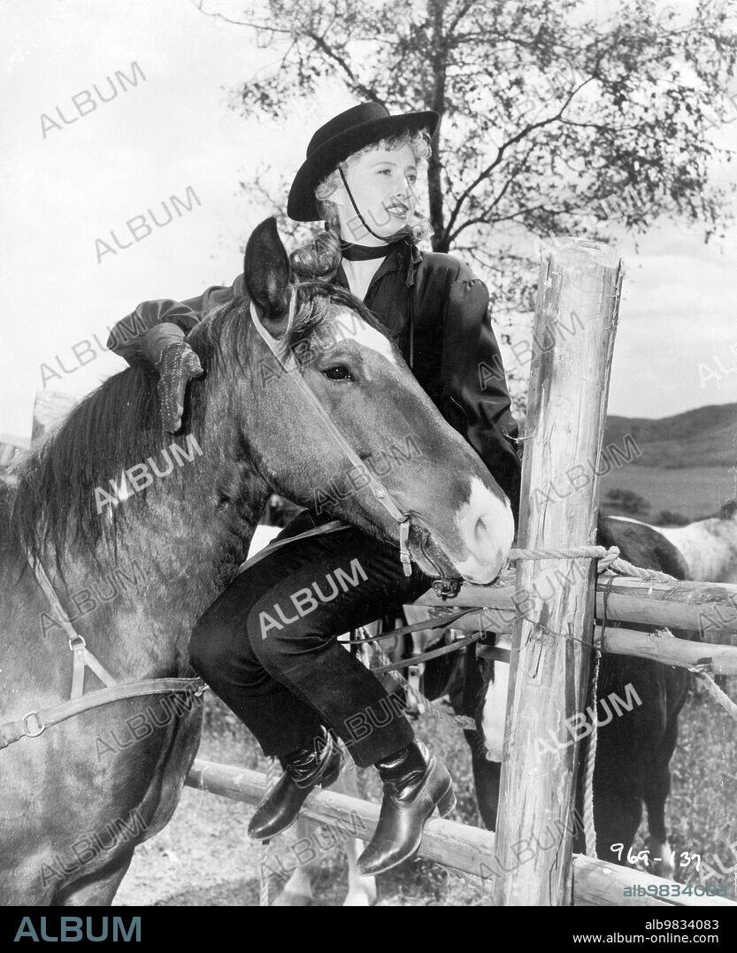 BARBARA STANWYCK en CUARENTA PISTOLAS, 1957 (FORTY GUNS), dirigida por SAMUEL FULLER. Copyright 20TH CENTURY FOX.