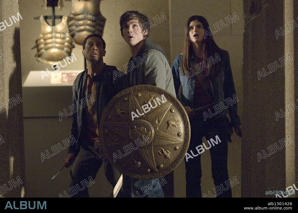ALEXANDRA DADDARIO, BRANDON T. JACKSON y LOGAN LERMAN en PERCY JACKSON Y EL LADRON DEL RAYO, 2010 (PERCY JACKSON & THE OLYMPIANS: THE LIGHTNING THIEF), dirigida por CHRIS COLUMBUS. Copyright 1492 PICTURES/FOX 2000 PICTURES/IMPRINT ENTERTAINMENT.