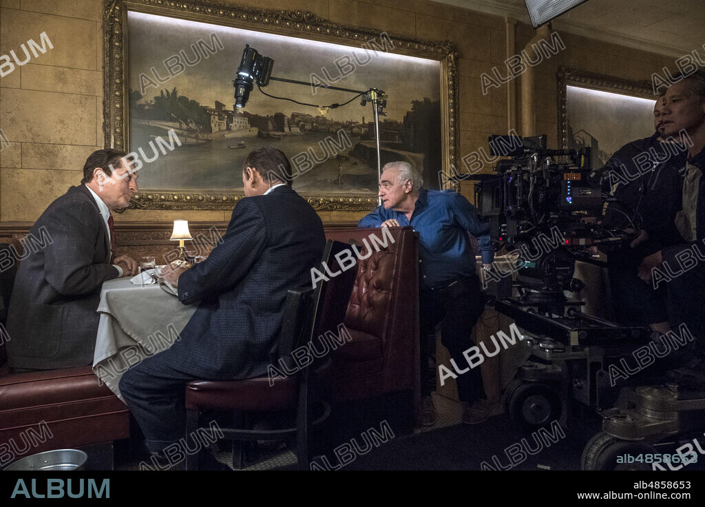 JOE PESCI, MARTIN SCORSESE and ROBERT DE NIRO in THE IRISHMAN, 2019, directed by MARTIN SCORSESE. Copyright STX Entertainment.