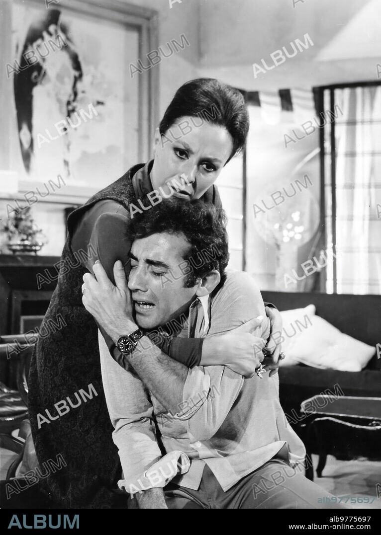 1975. Gemma Cuervo, con su esposo el actor Fernando Guillén, En "todo en el Jardín". Humana y Sensible, la actriz Sabe "Dar" muy bien en los Personajes que encarna.