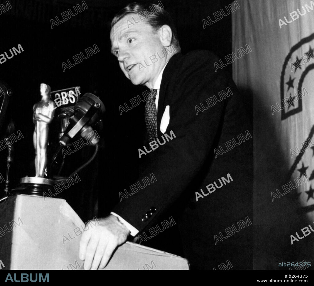 JAMES CAGNEY. 15ª Edición de los Premios Oscar / 1943.
James Cagney premiado como mejor actor por "Yanki Dandy". 1943