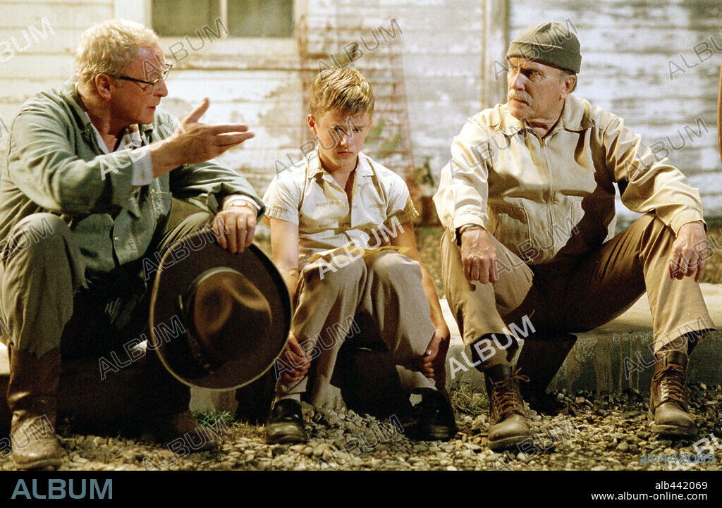 HALEY JOEL OSMENT, MICHAEL CAINE y ROBERT DUVALL en EL SECRETO DE LOS MCCANN, 2003 (SECONDHAND LIONS), dirigida por TIM MC CANLIES. Copyright NEW LINE PRODUCTIONS / REDIN, VAN.