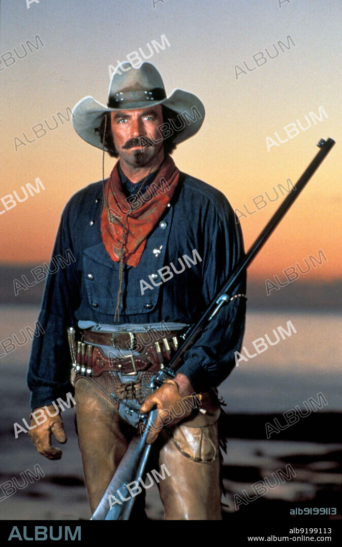 TOM SELLECK en UN VAQUERO SIN RUMBO, 1990 (QUIGLEY DOWN UNDER), dirigida por SIMON WINCER. Copyright PATHE.