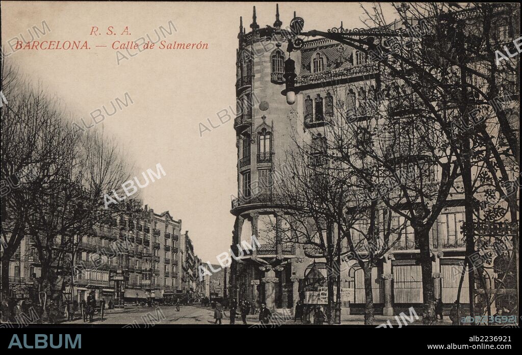 Barcelona. Casa Fuster. Edificio modernista obra del arquitecto Luis Domenech y Montaner construido en 1912. Tarjeta postal de la época de Rovira S.A.