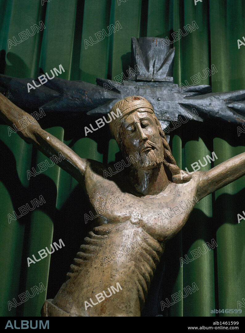 ARTE GOTICO. ESPAÑA. CRISTO de un calvario de madera sin policromía. Detalle de la torsión del cuerpo. Data de los siglos XIII-XIV. Museo Marés. Barcelona. Cataluña.