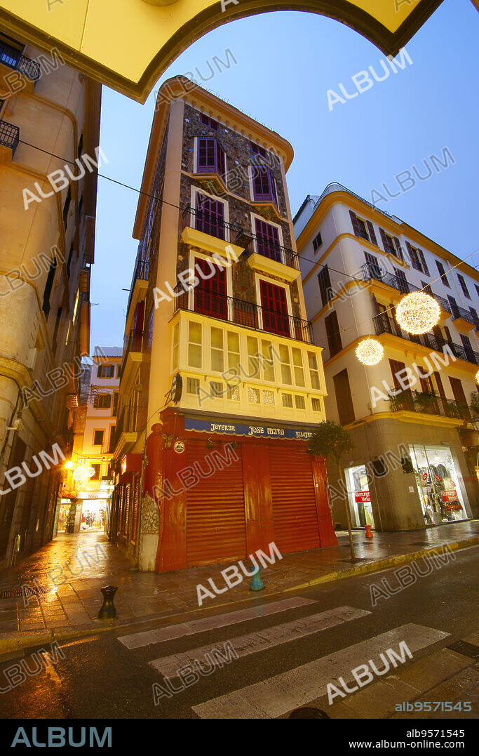 Edificio modernista en la calle Colon. Palma. Mallorca. Baleares. España.