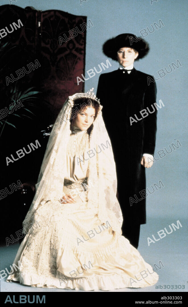 AMY IRVING and BARBARA STREISAND. AMY IRVING and BARBRA STREISAND in YENTL, 1983, directed by BARBRA STREISAND and HARRY D'ABBADIE D'ARRAST. Copyright M.G.M/UNITED ARTIST.