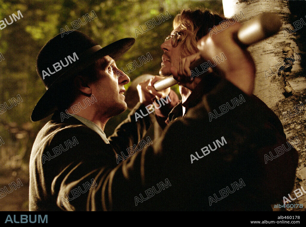 JOHN TURTURRO and JOHNNY DEPP in SECRET WINDOW, 2004, directed by DAVID KOEPP. Copyright COLUMBIA PICTURES / WENK, JONATHAN.