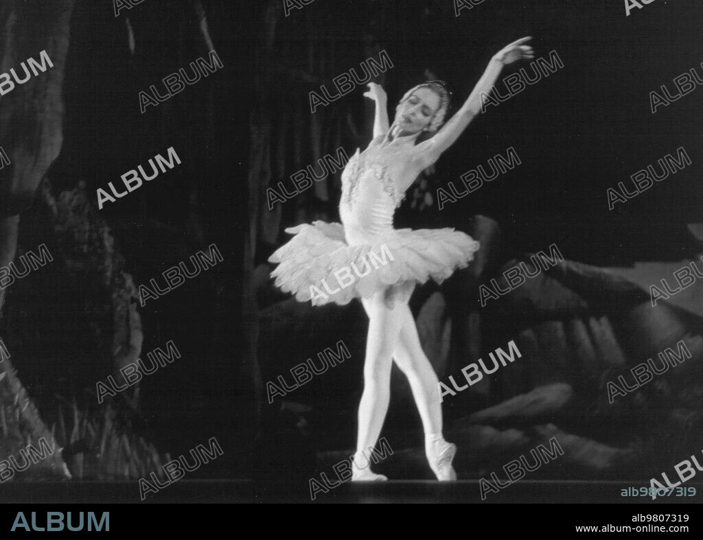 Madrid, August 1993. Lourdes Novoa, a dancer with the National Ballet of Cuba, performing the role of the swan in the repertory ballet "Swan Lake".