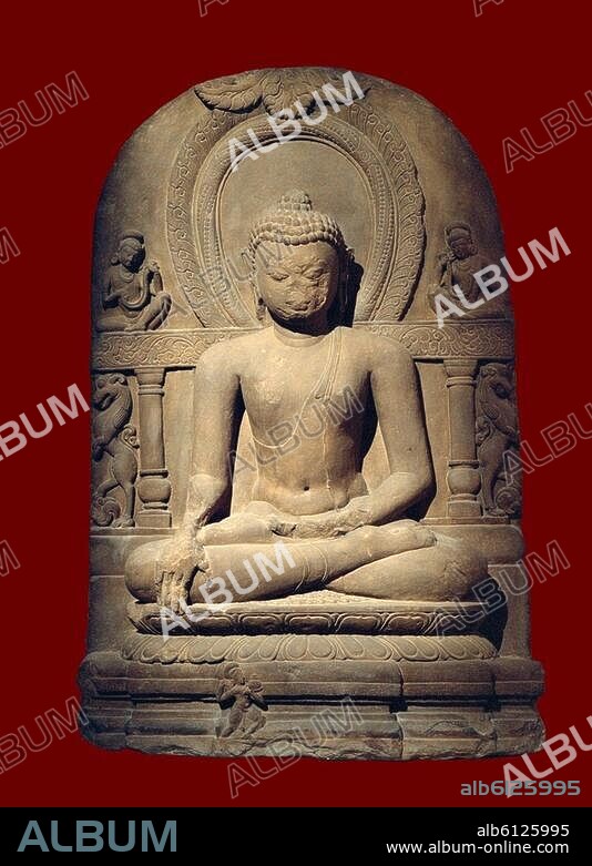 Indische Plastik, Pala, 9. Jahrhundert.-Buddha.-Sandstein, 125 x 80 x 25 cm. Herkunft: Sarnath, Uttar Pradesh. Inv.Nr. 49.121.