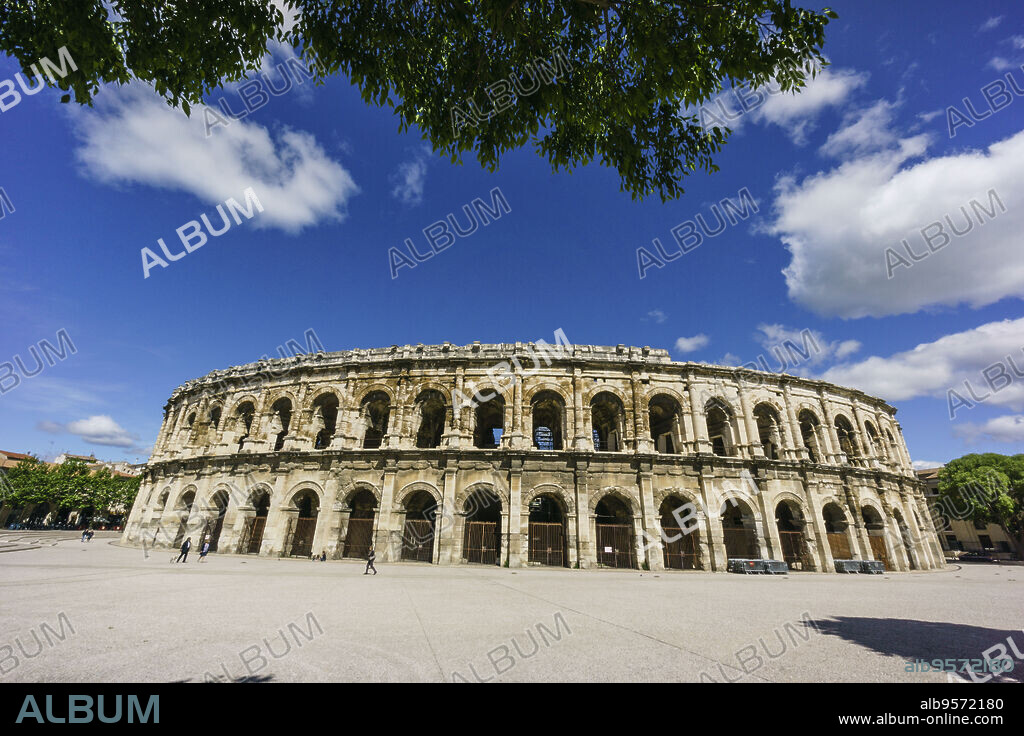 anfiteatro romano -Arena de Nimes-, siglo I, Nimes, capital del departamento de Gard,Francia, Europa.