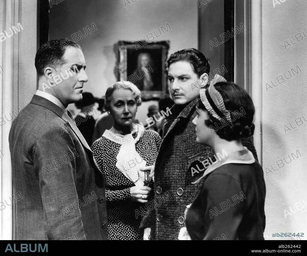 GODFREY TEARLE, HELEN HAYES, MADELEINE CARROLL and ROBERT DONAT in THE 39 STEPS, 1935, directed by ALFRED HITCHCOCK. Copyright GAUMONT-BRITISH.