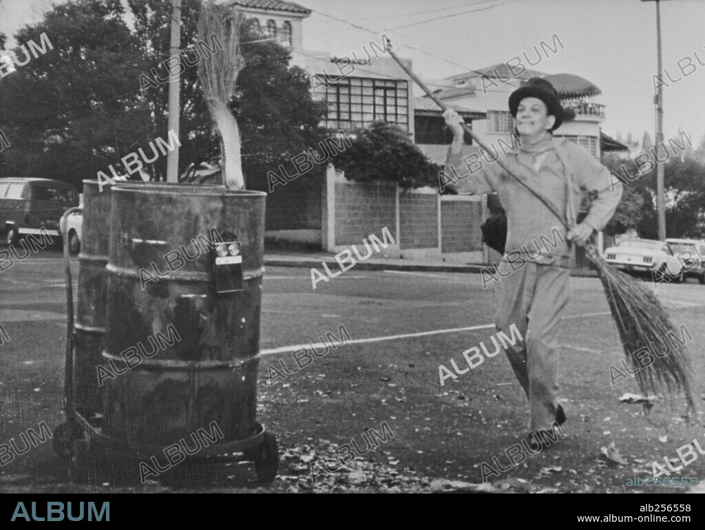 CANTINFLAS in EL BARRENDERO, 1982, unter der Regie von MIGUEL M. DELGADO. Copyright CANTINFLAS FILMS, S.A.