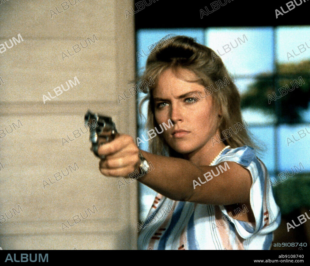 SHARON STONE dans MAGNUM, P. I., 1980. Copyright UNIVERSAL TV.