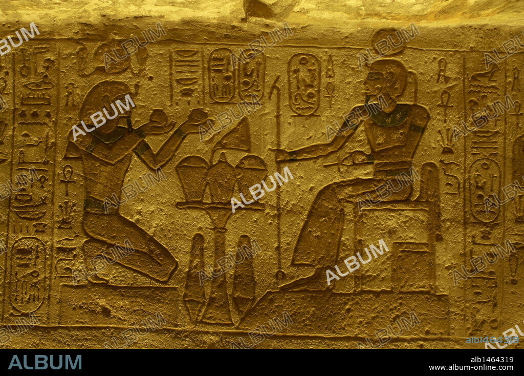 ARTE EGIPCIO. TEMPLO MAYOR DE RAMSES II. Dinastía XIX. Imperio Nuevo. Relieves del interior del templo. ABU SIMBEL. Egipto. Norte de Africa.