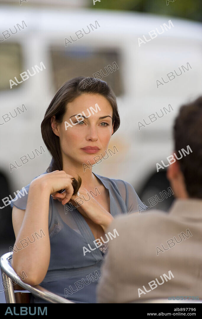 CLAIRE FORLANI in NIGHTMARES AND DREAMSCAPES: FROM THE STORIES OF STEPHEN KING, 2006 (NIGHTMARES AND DREAMSCAPES: FROM THE STORIES OF STEPHEN KING-TV), directed by BRIAN HENSON, MIKE ROBE and ROB BOWMAN. Copyright TURNER NETWORK TELEVISION (TNT) / HEINILA, ERIK.