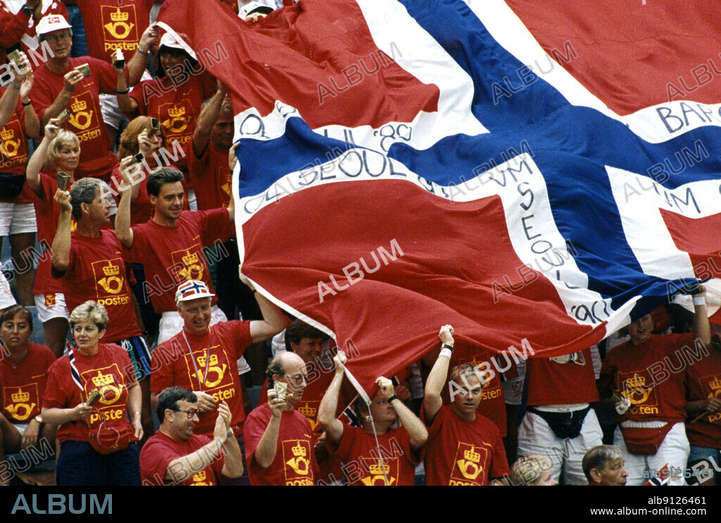 Barcelona, ??Spain 1992-07-30: Olympic Games in Barcelona. Norway- South Korea. Elleville Norwegian spectators with Norwegian flags. Photo: Bjørn Sigurdsøn NTB / NTB.