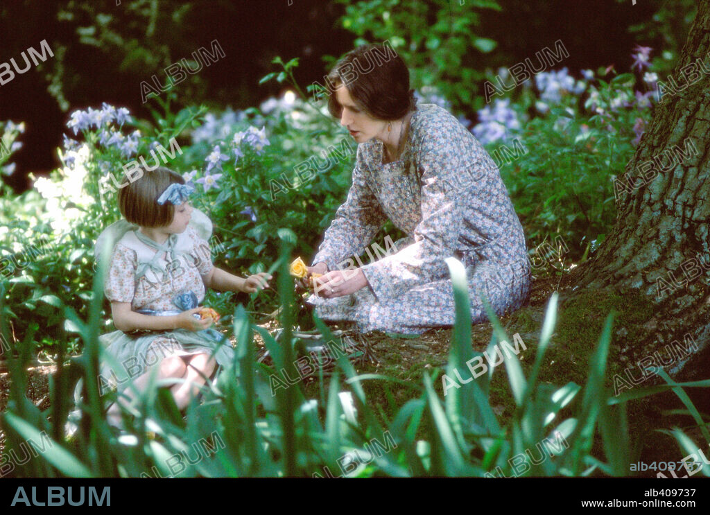 NICOLE KIDMAN in THE HOURS, 2002, directed by STEPHEN DALDRY. Copyright PARAMOUNT PICTURES.