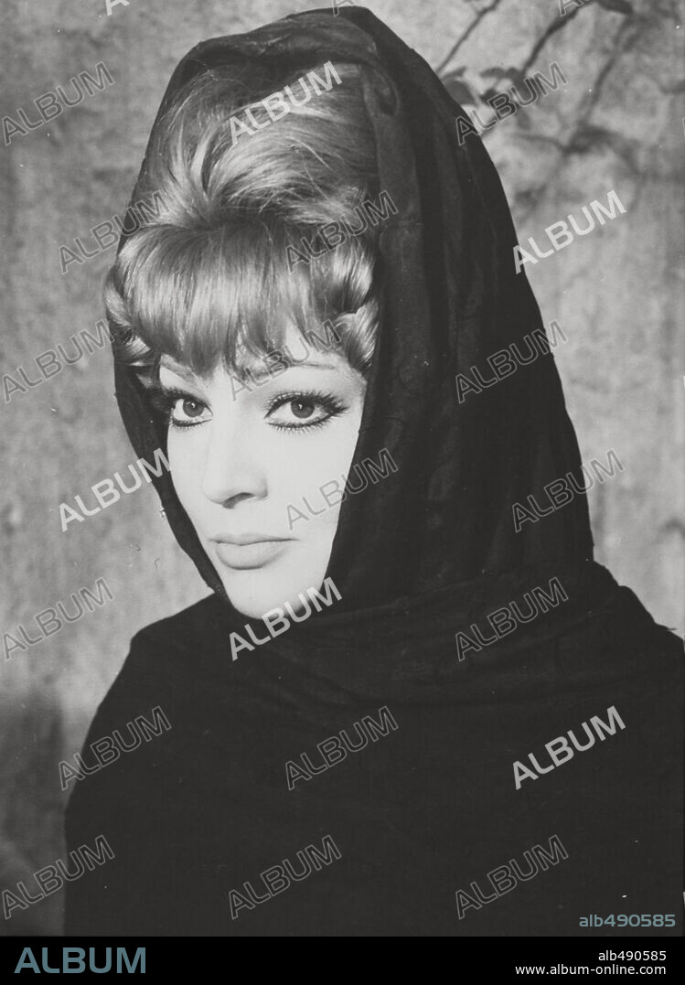 SARA MONTIEL in ESA MUJER, 1969, directed by MARIO CAMUS. Copyright CESAREO GONZALEZ, S.A.-P.I.C.A.S.A.