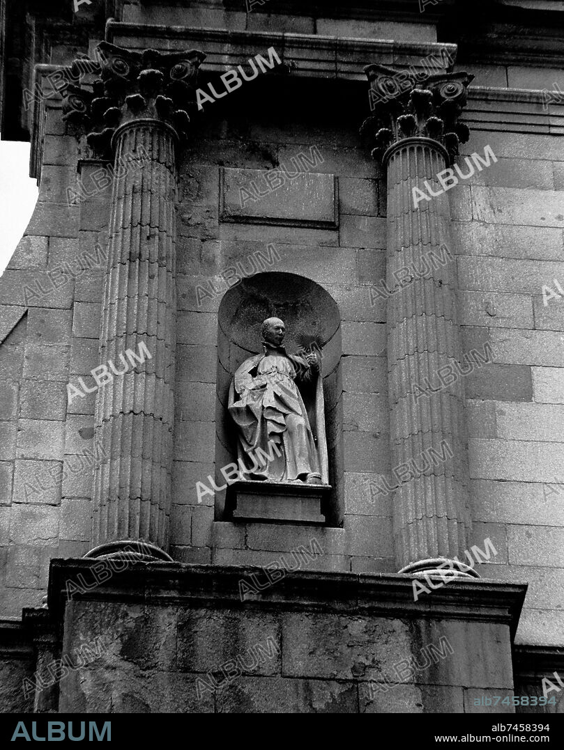 MANUEL PEREIRA (1588-1683). HORNACINA CON LA ESTATUA DE SAN IGNACIO DE LOYOLA SITUADA EN LA FACHADA DE LA IGLESIA DE SANTA MARIA LA MAYOR - 1624 - B/N - AÑOS 60.