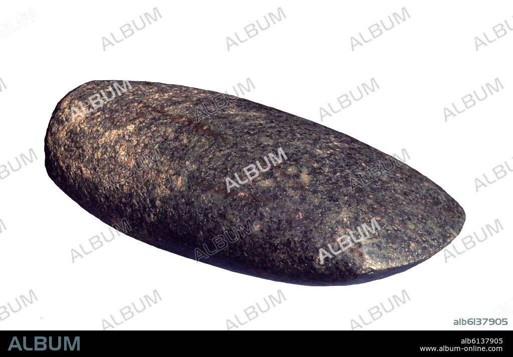 HACHA DE PIEDRA PULIMENTADA ENCONTRADA EN LA VEGA DEL JARAMA - NEOLITICO MADRILEÑO.