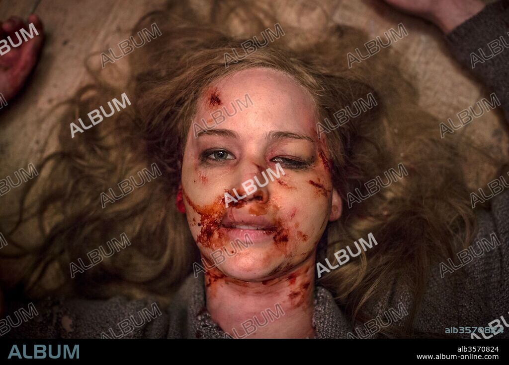 JENNIFER LAWRENCE in MOTHER!, 2017, directed by DARREN ARONOFSKY. Copyright Protozoa Pictures.