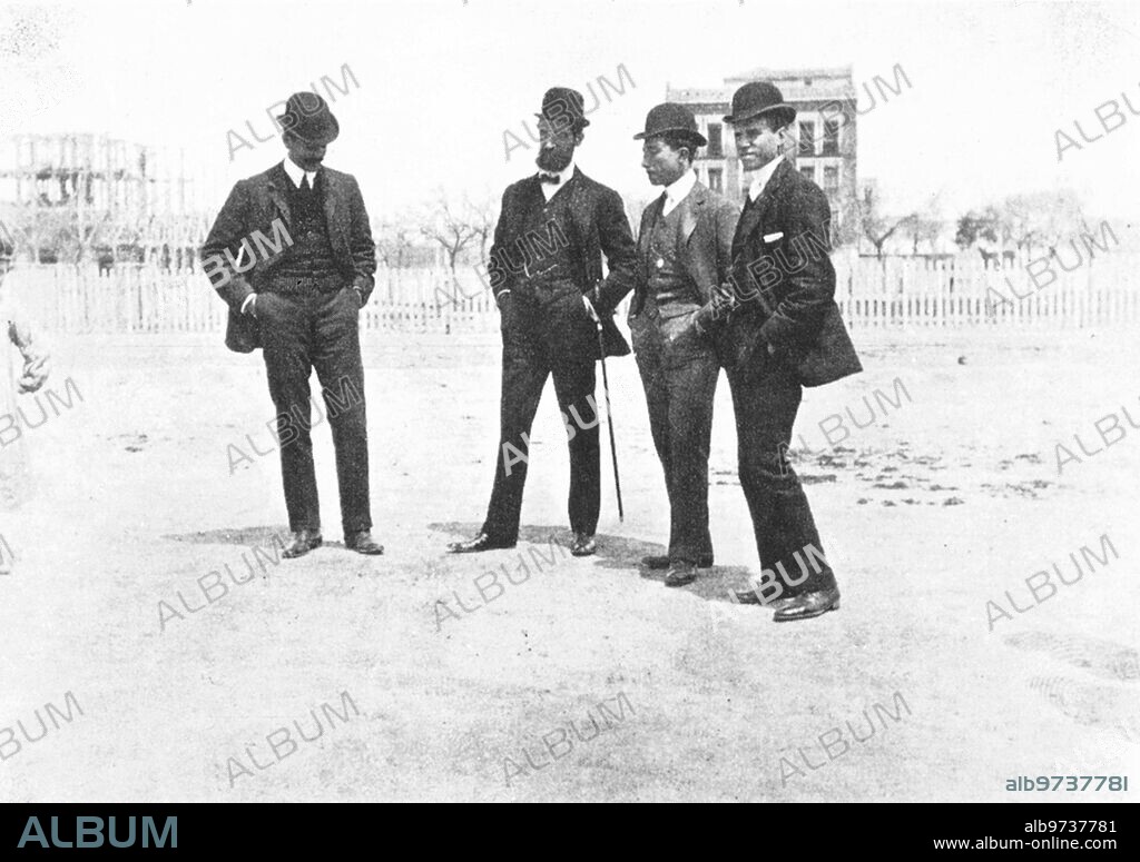 1904. Retrato del presidente del Real Madrid, Juan Padrós, acompañado de unos caballeros.