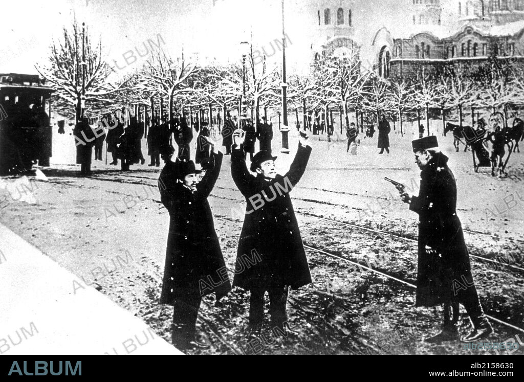 Inspecting pedestrians on riga street during 1905 revolt. 01/02/2013