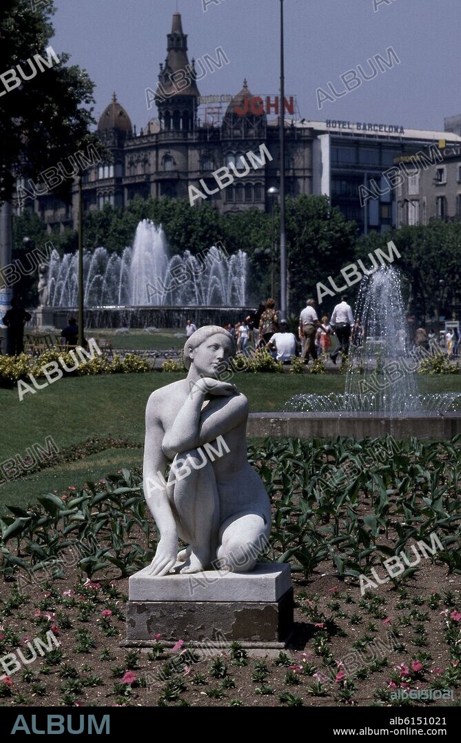 JOSEP CLARA I AYATS (1878-1958). PLAZA DE CATALUNA - LA DIOSA - 1909 - ESCULTURA EN MARMOL.