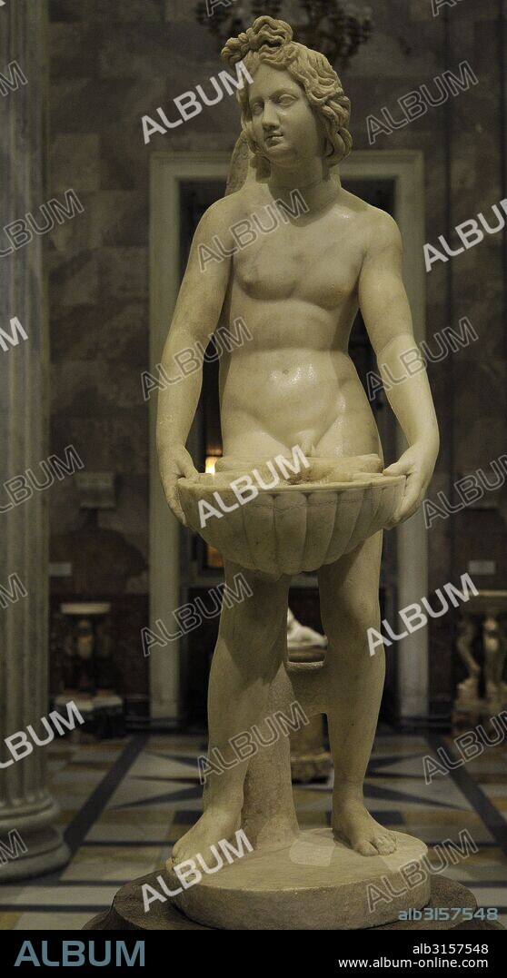 Arte romano. Eros con concha. Dios de la atracción sexual y el amor. Escultura en mármol. Museo del Hermitage (The State Hermitage Museum). San Petersburgo. Rusia.