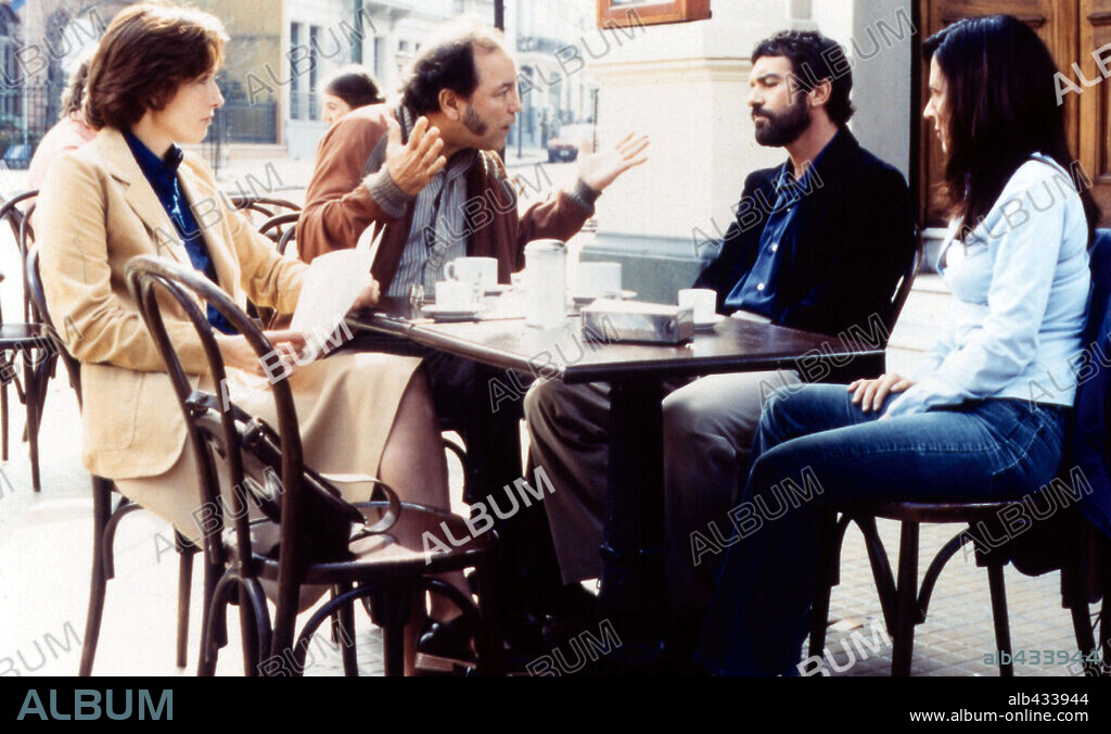 ANTONIO BANDERAS, EMMA THOMPSON and RUBEN BLADES in IMAGINING ARGENTINA, 2003, directed by CHRISTOHER HAMPTON. Copyright ARENAS ENTERTAINMENT.