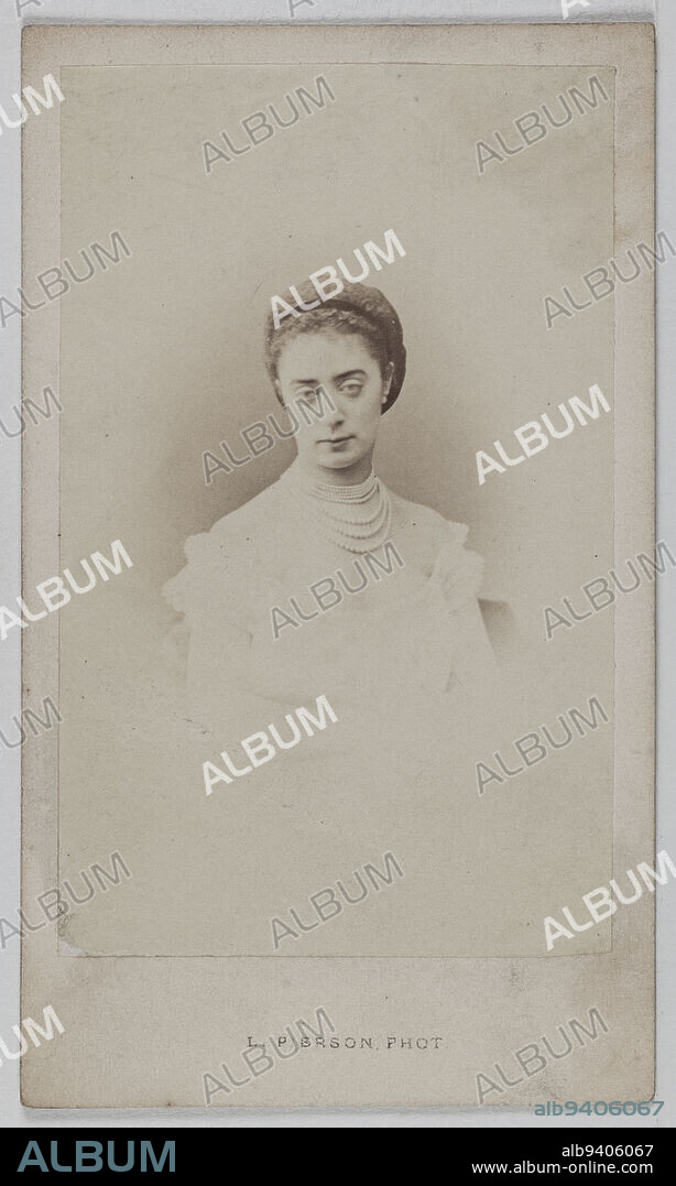 Portrait of Letessier Caroline, (c.1830-1893), actress, Mayer Frères et Pierson, Photographer, Between 1860 and 1890, 2nd half of the 19th century, Graphic Arts, Photography, Albumen print, Height: 8.7 cm, Width: 5.4 cm.