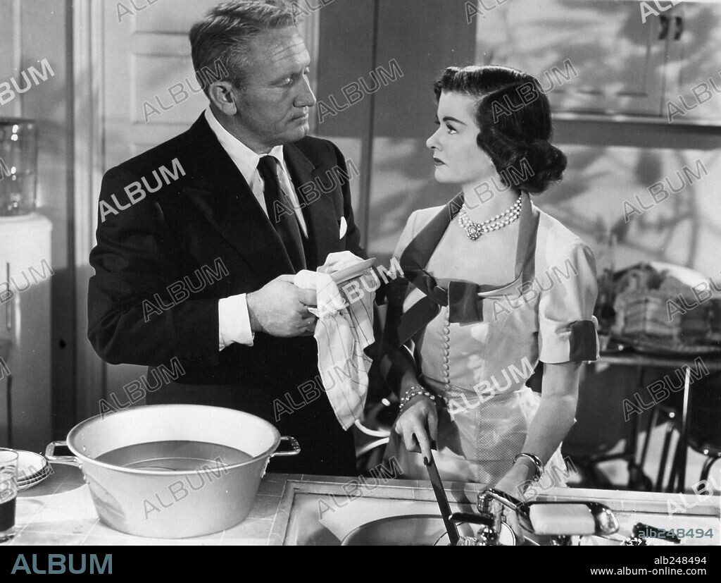 JOAN BENNETT and SPENCER TRACY in FATHER'S LITTLE DIVIDEND, 1951, directed by VINCENTE MINNELLI. Copyright M.G.M.